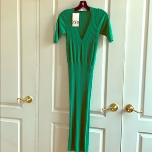 Kelly green form fitting ribbed cotton stunner
